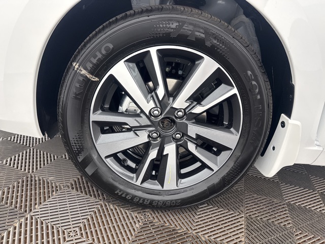 2025 Nissan Versa 1.6 SV photo 24