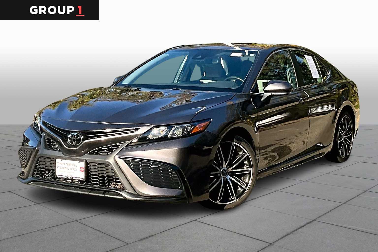 2023 Toyota Camry SE's photo