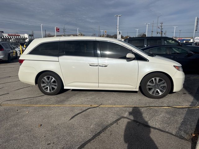 2017 Honda Odyssey Touring Elite photo 2