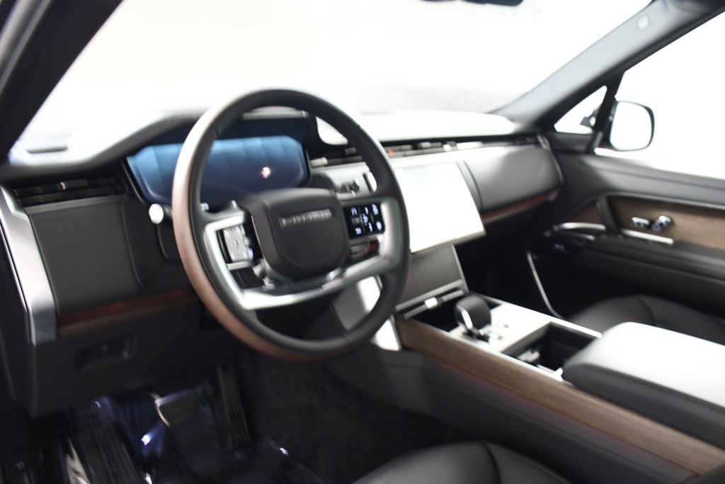 2025 Land Rover Range Rover SE photo 12