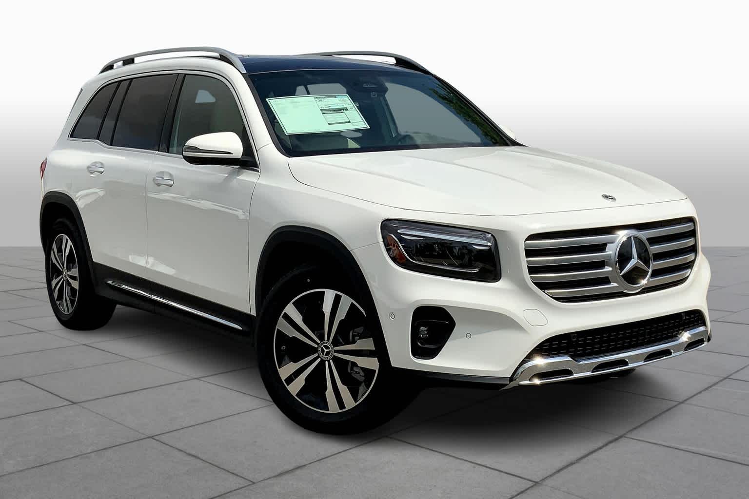 2025 Mercedes Benz GLB 250 photo 2