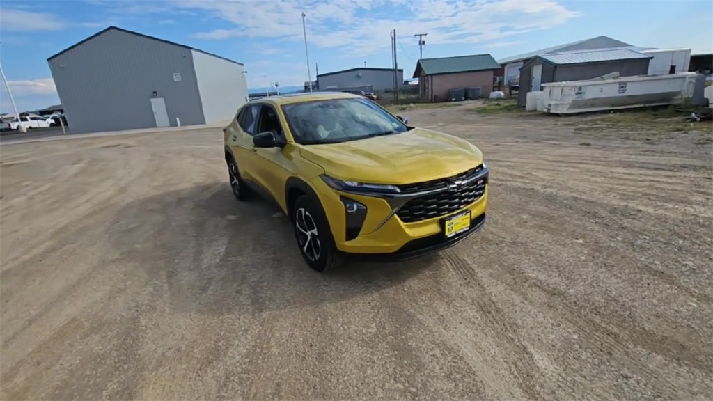 2025 Chevrolet Trax photo 2