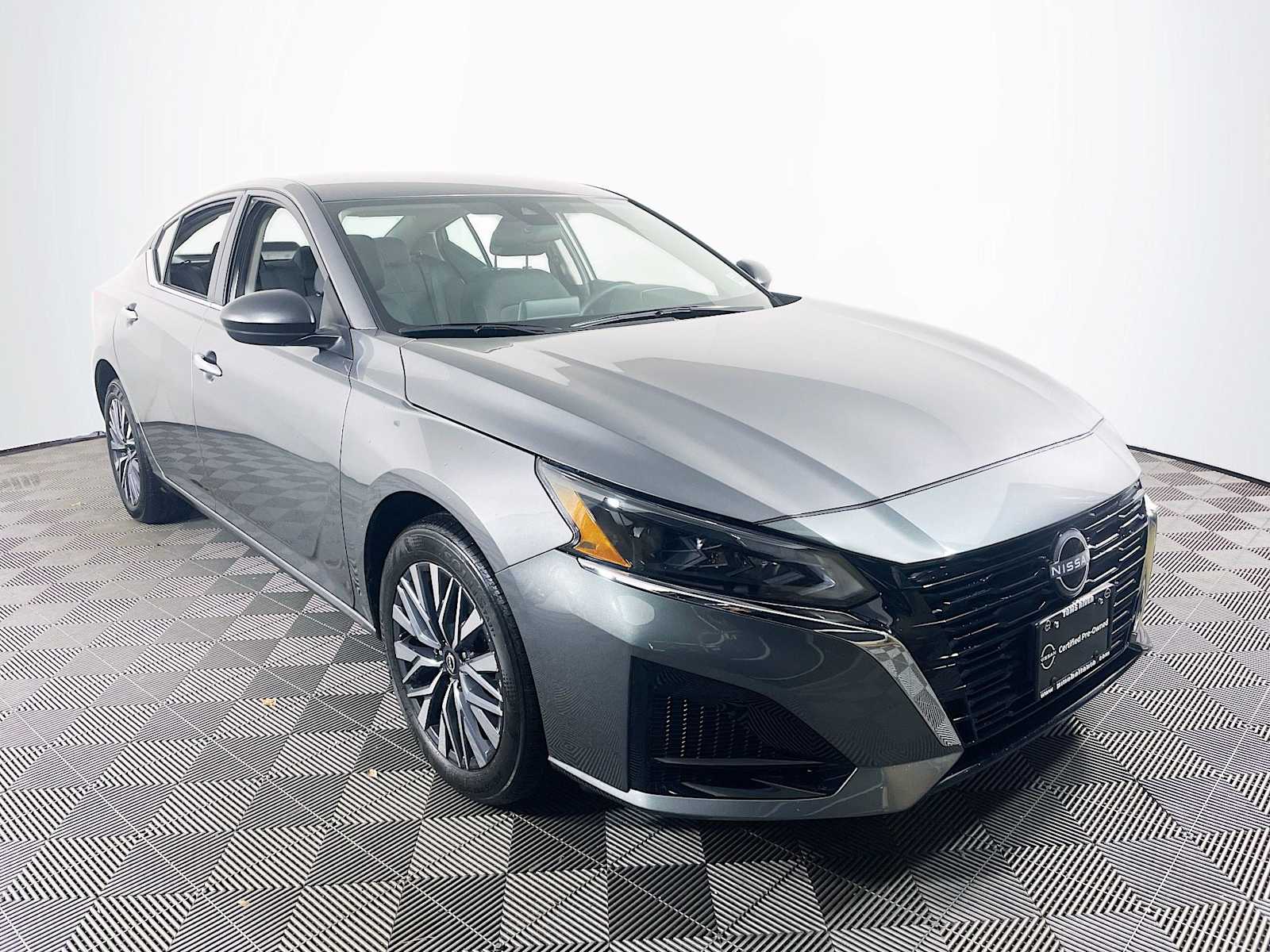 2025 Nissan Altima SV photo 3