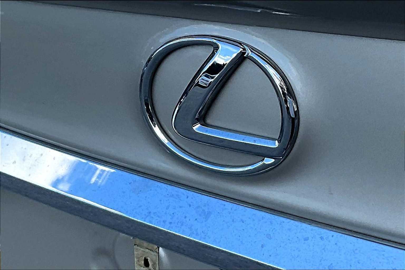 2017 Lexus ES 350 photo 30