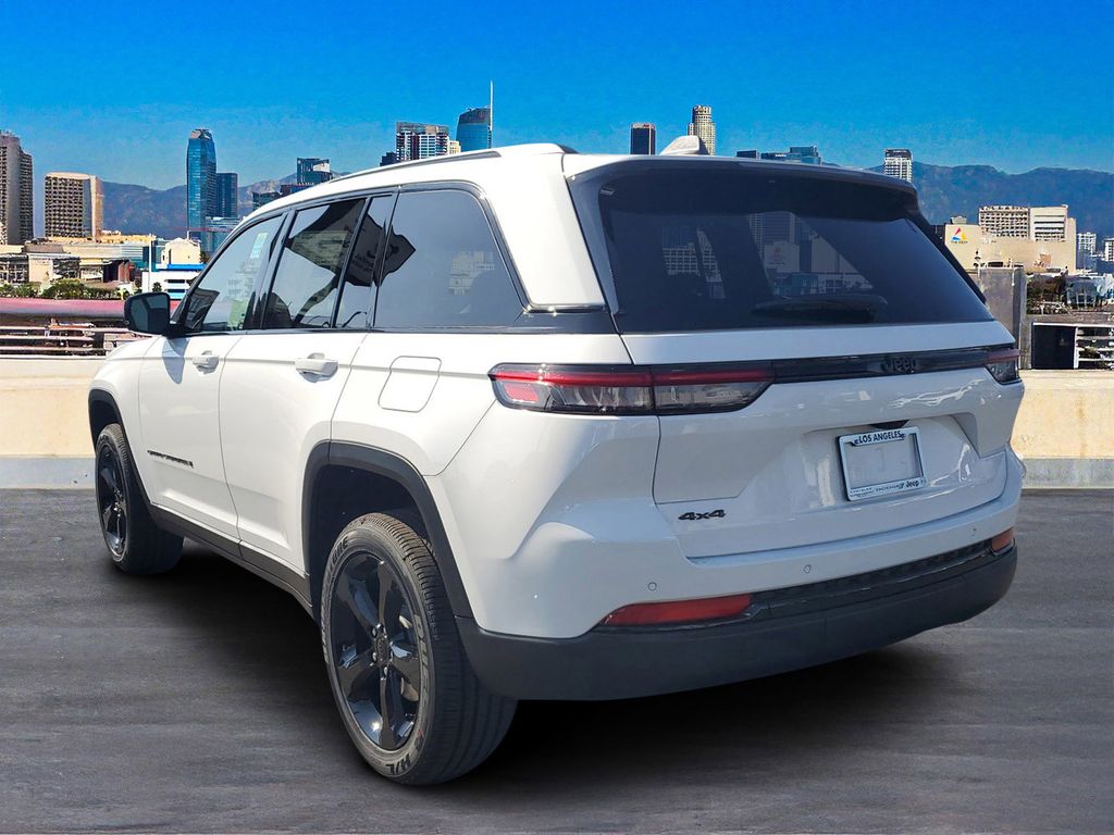 2025 Jeep Grand Cherokee Altitude X photo 4
