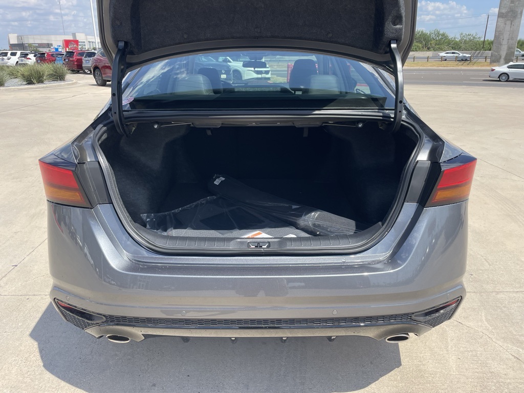 2025 Nissan Altima SR photo 5