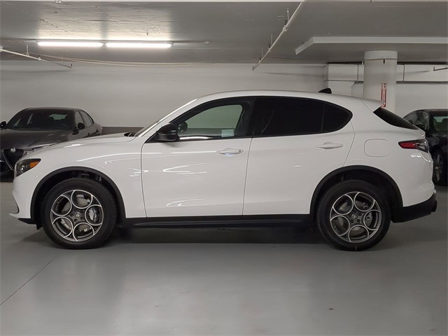 2025 Alfa Romeo Stelvio Sprint Base photo 4