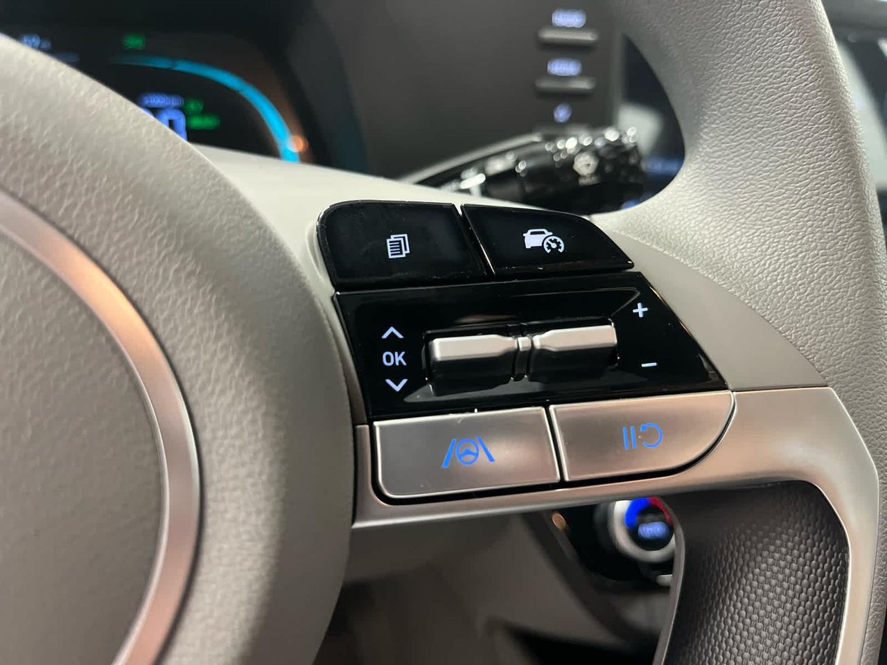 2025 Hyundai Elantra Hybrid Blue photo 30