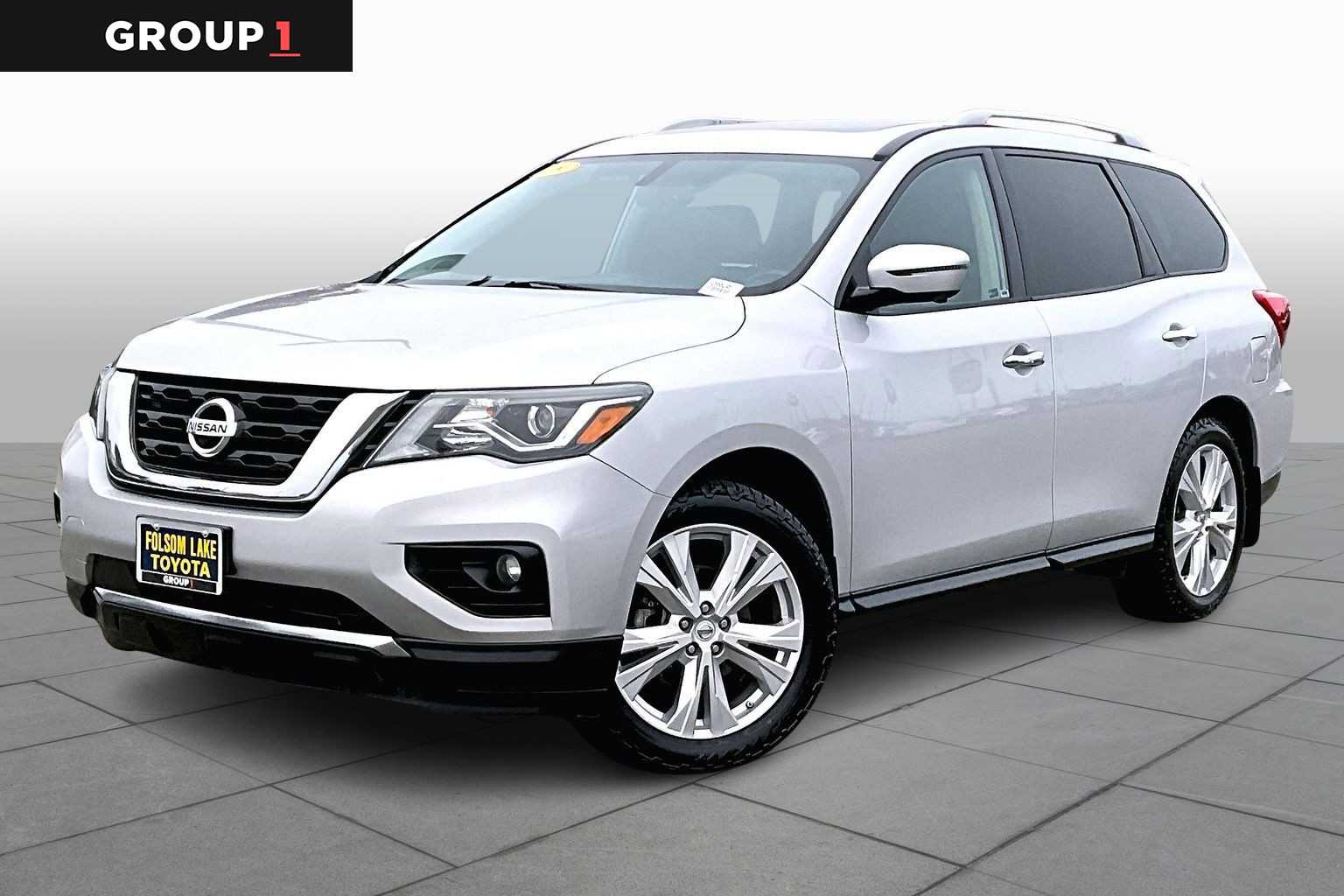 2018 Nissan Pathfinder SL's photo