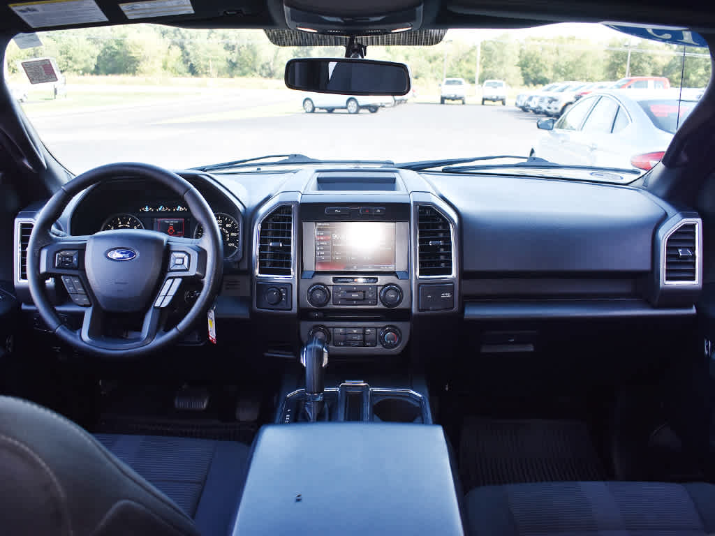 2015 Ford F-150 XLT photo 4