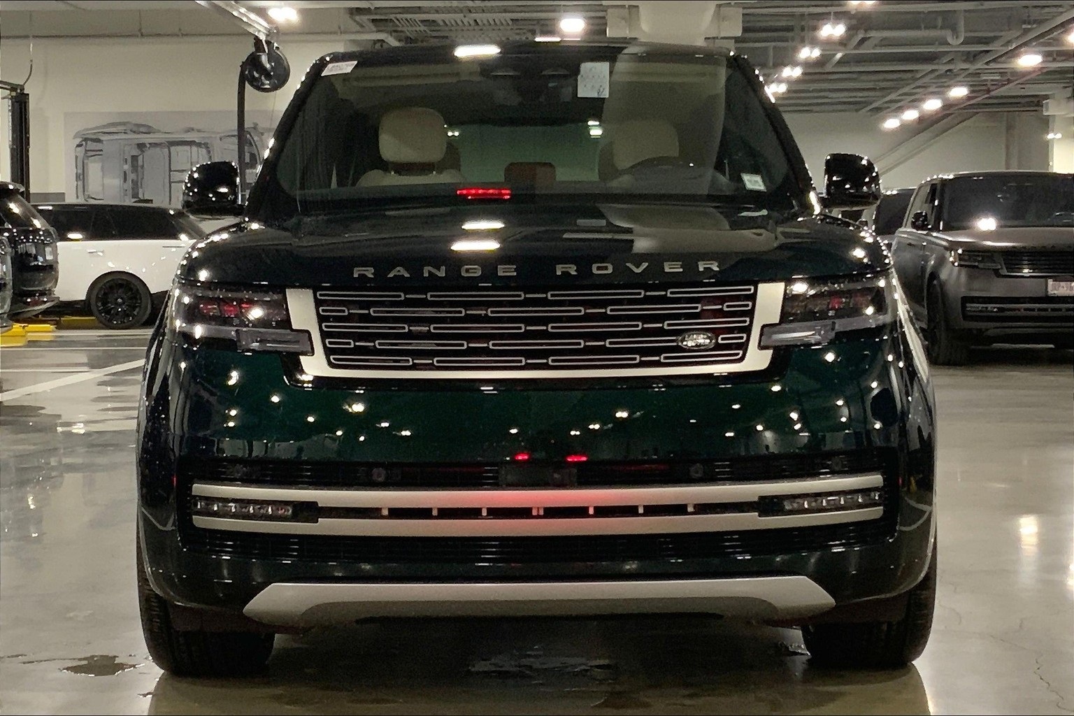 2025 Land Rover Range Rover SE photo 2