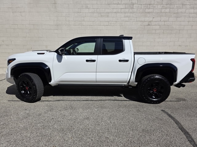 2025 Toyota Tacoma TRD Pro 4x4 photo 2