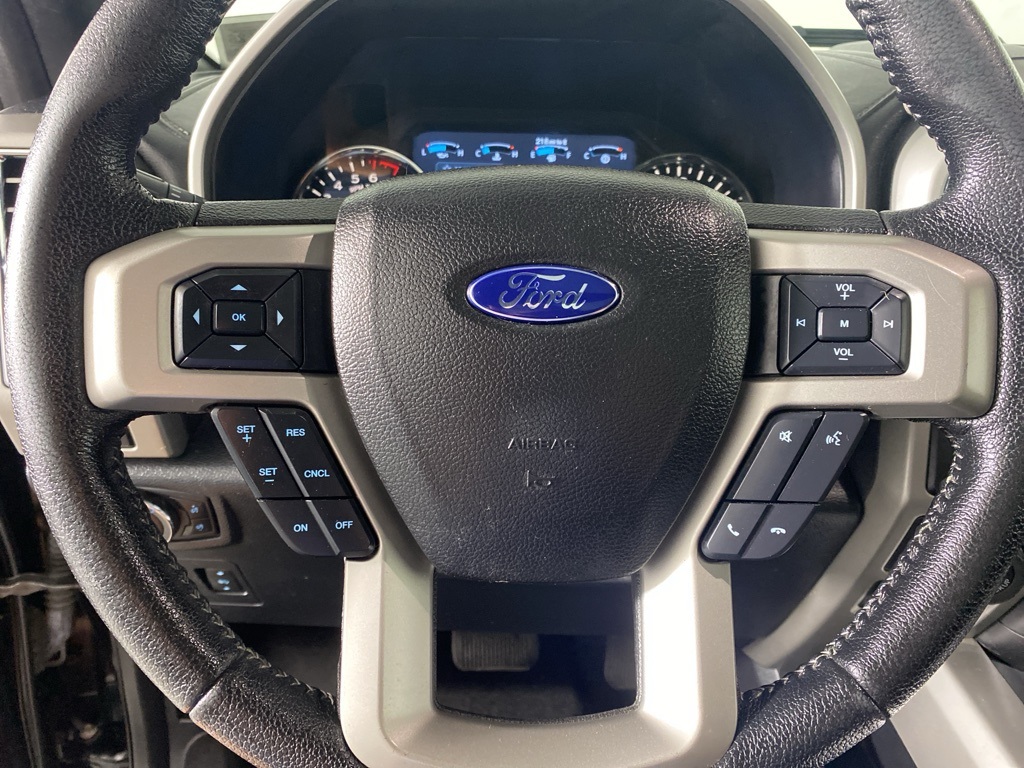 2016 Ford F-150 Lariat photo 18