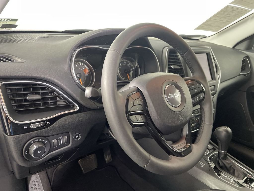 2023 Jeep Cherokee Altitude Lux photo 9