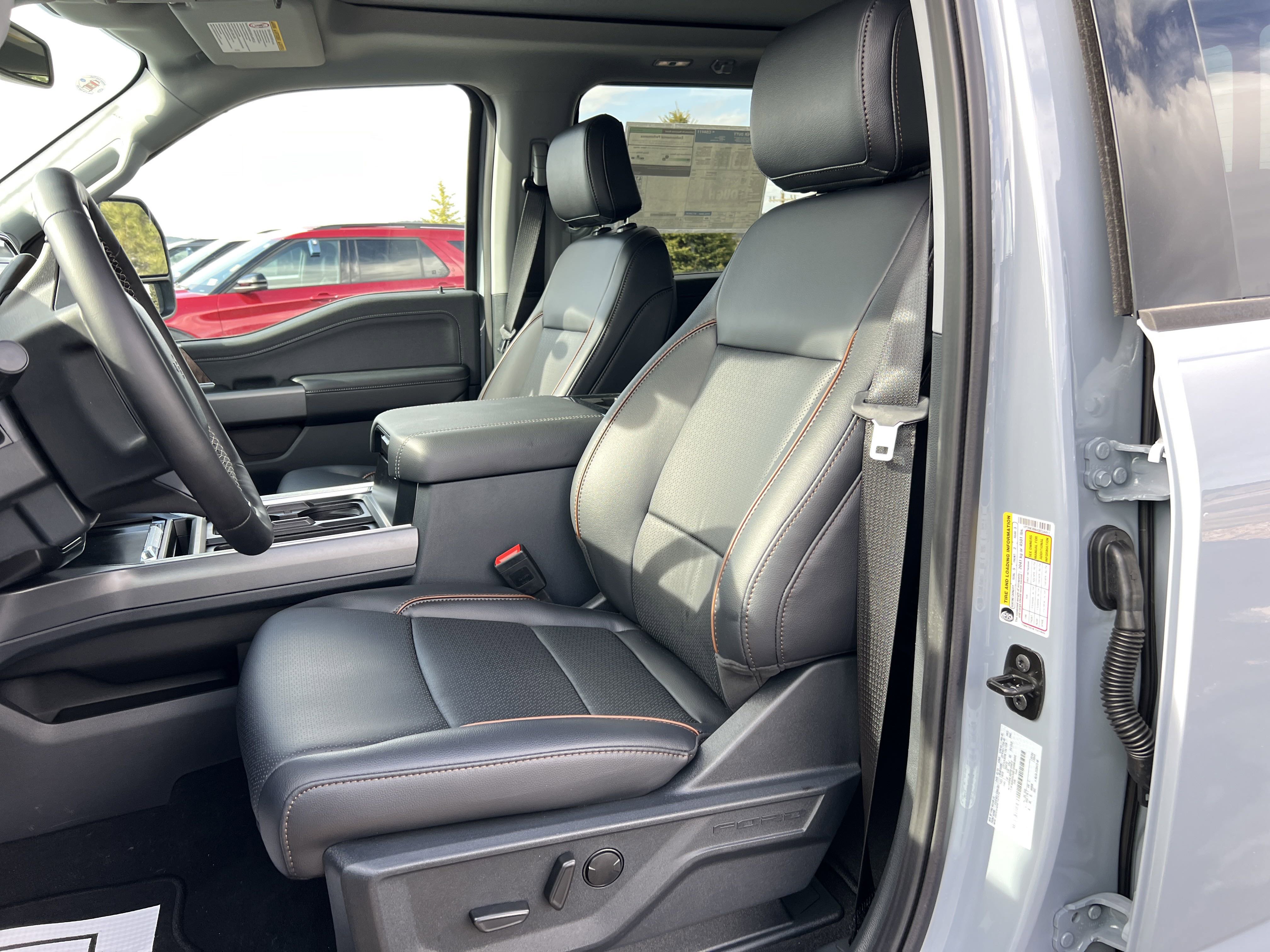 2025 Ford F-350 Lariat photo 4