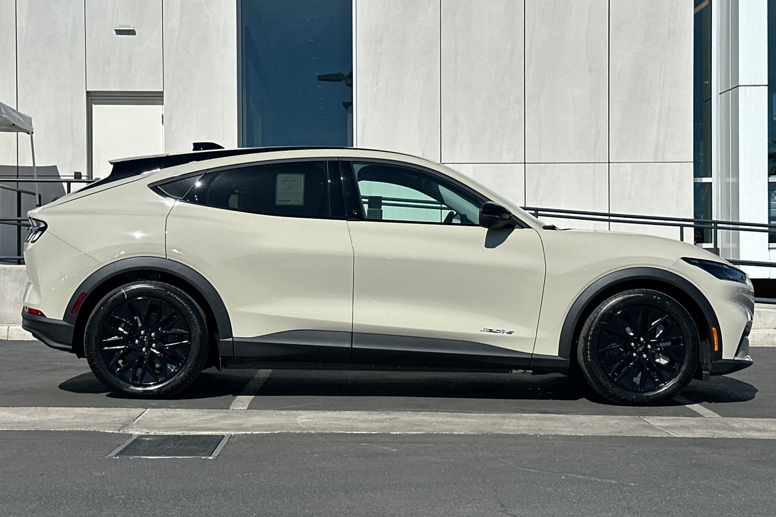 2025 Ford Mustang Mach-E Select photo 2