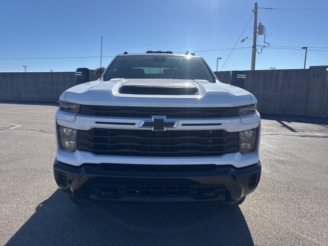 2024 Chevrolet Silverado 2500HD Custom photo 2