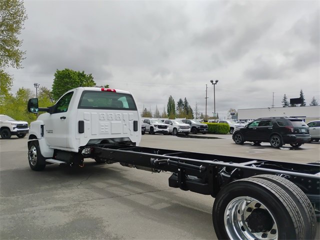 2024 Chevrolet Silverado 6500HD Work Truck photo 3