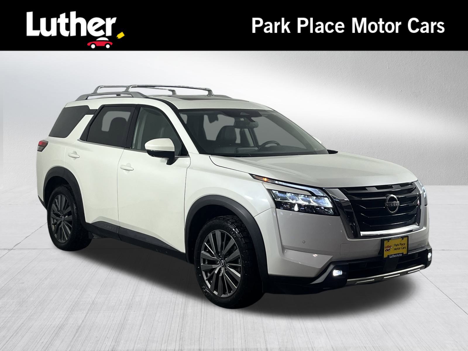 2022 Nissan Pathfinder SL's photo