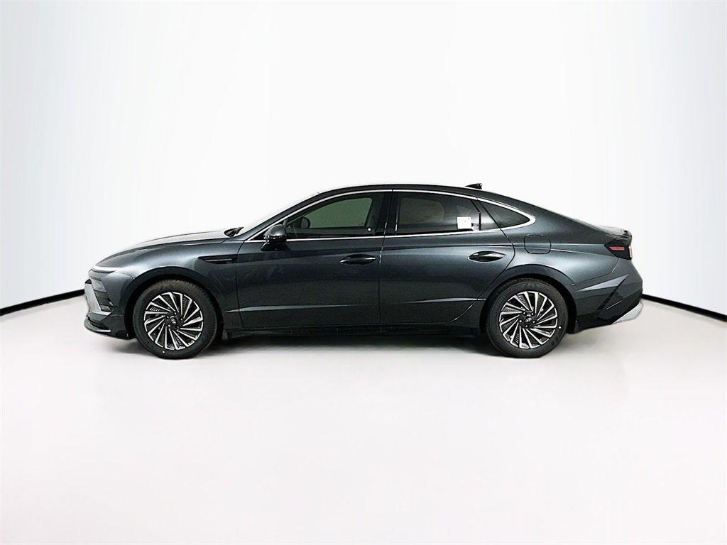2025 Hyundai Sonata Hybrid SEL photo 2