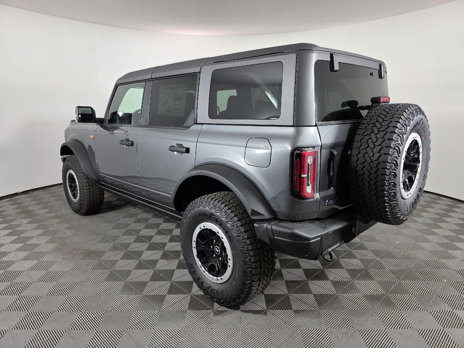 2025 Ford Bronco Badlands photo 3