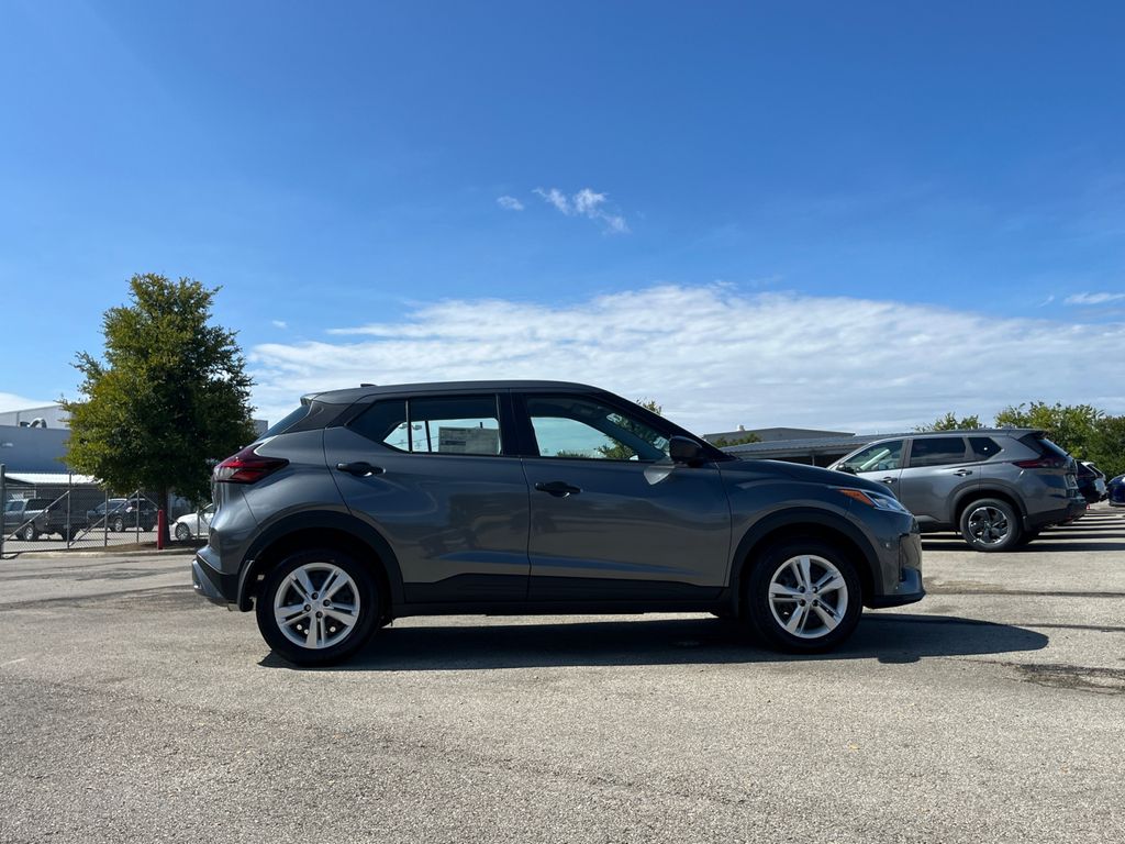 2025 Nissan Kicks Play S photo 12