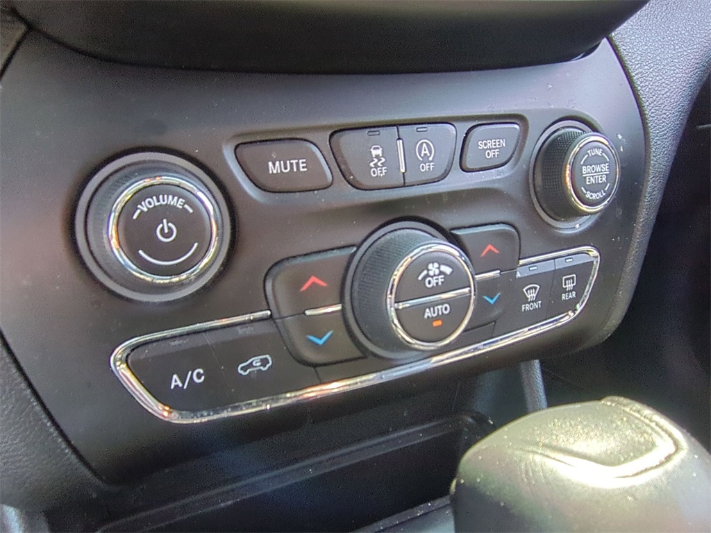 2022 Jeep Cherokee Trailhawk photo 24