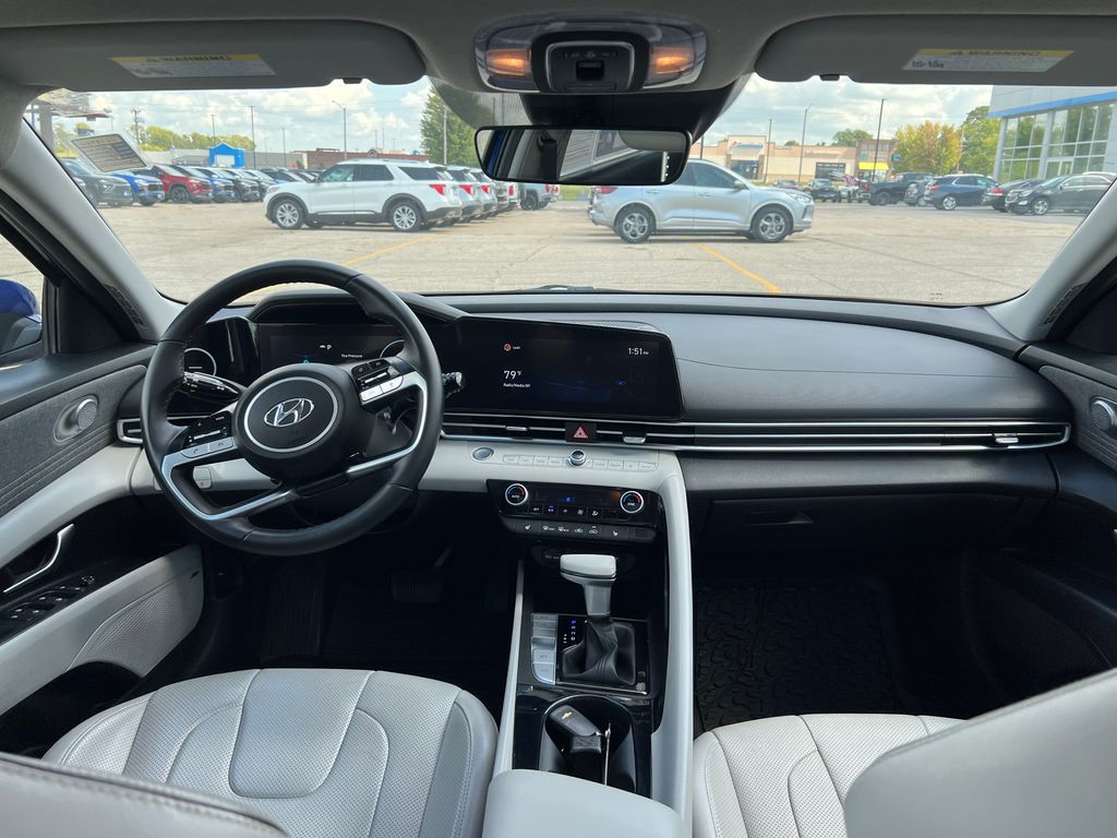 2022 Hyundai Elantra Limited photo 18