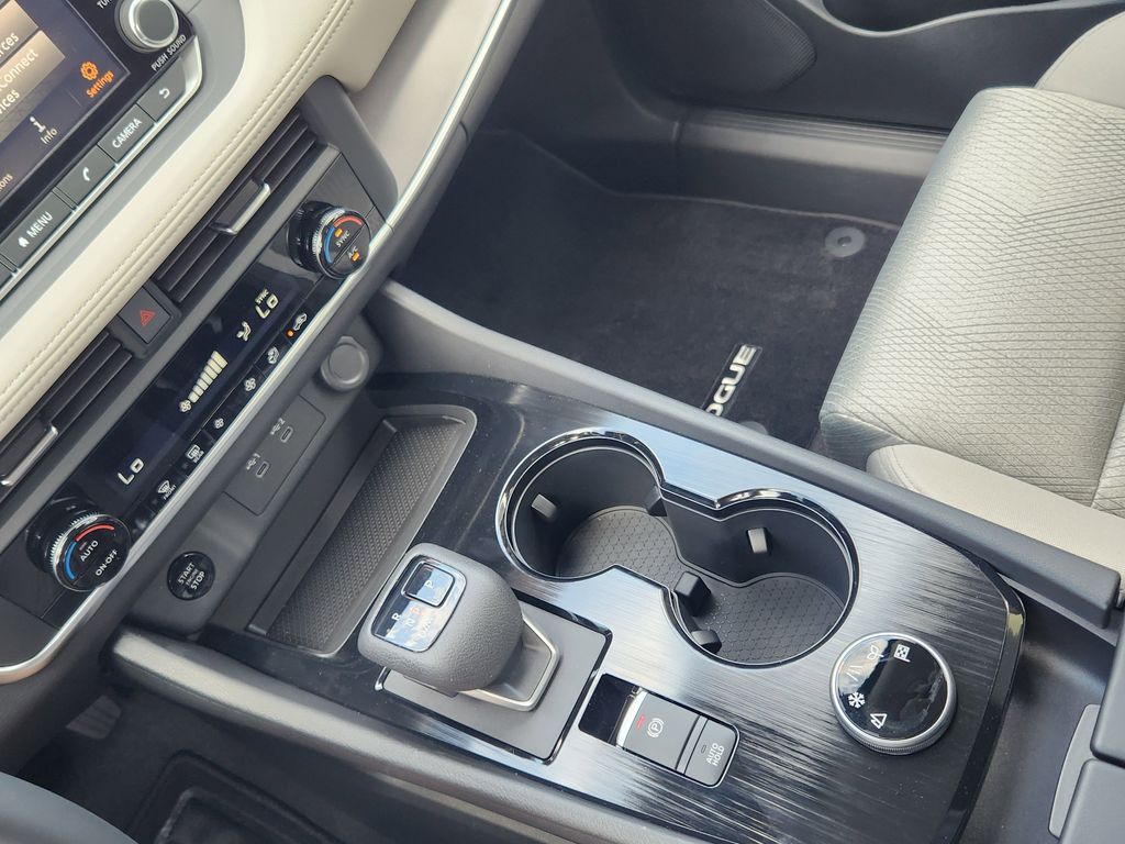 2025 Nissan Rogue SV photo 22