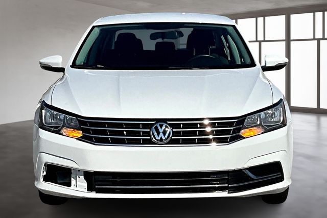 2018 Volkswagen Passat 2.0T S photo 4