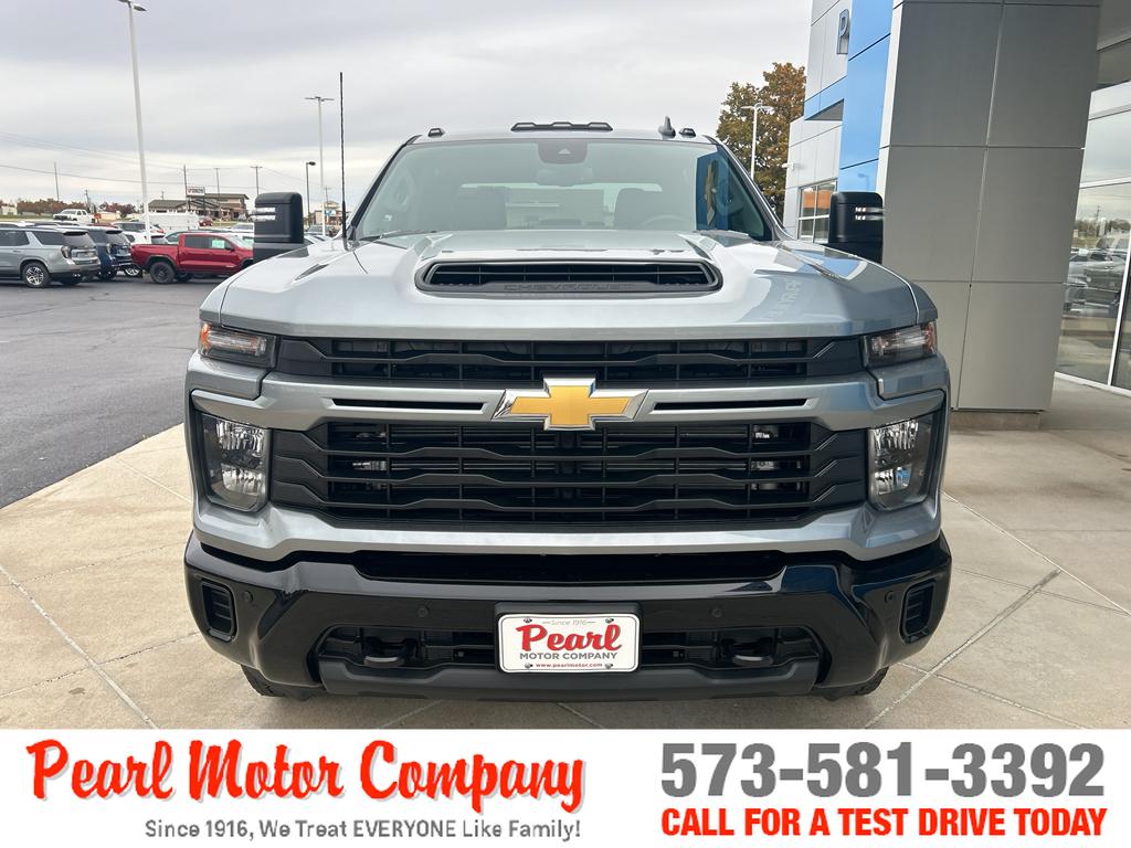 2026 Chevrolet Silverado 2500HD Custom photo 2