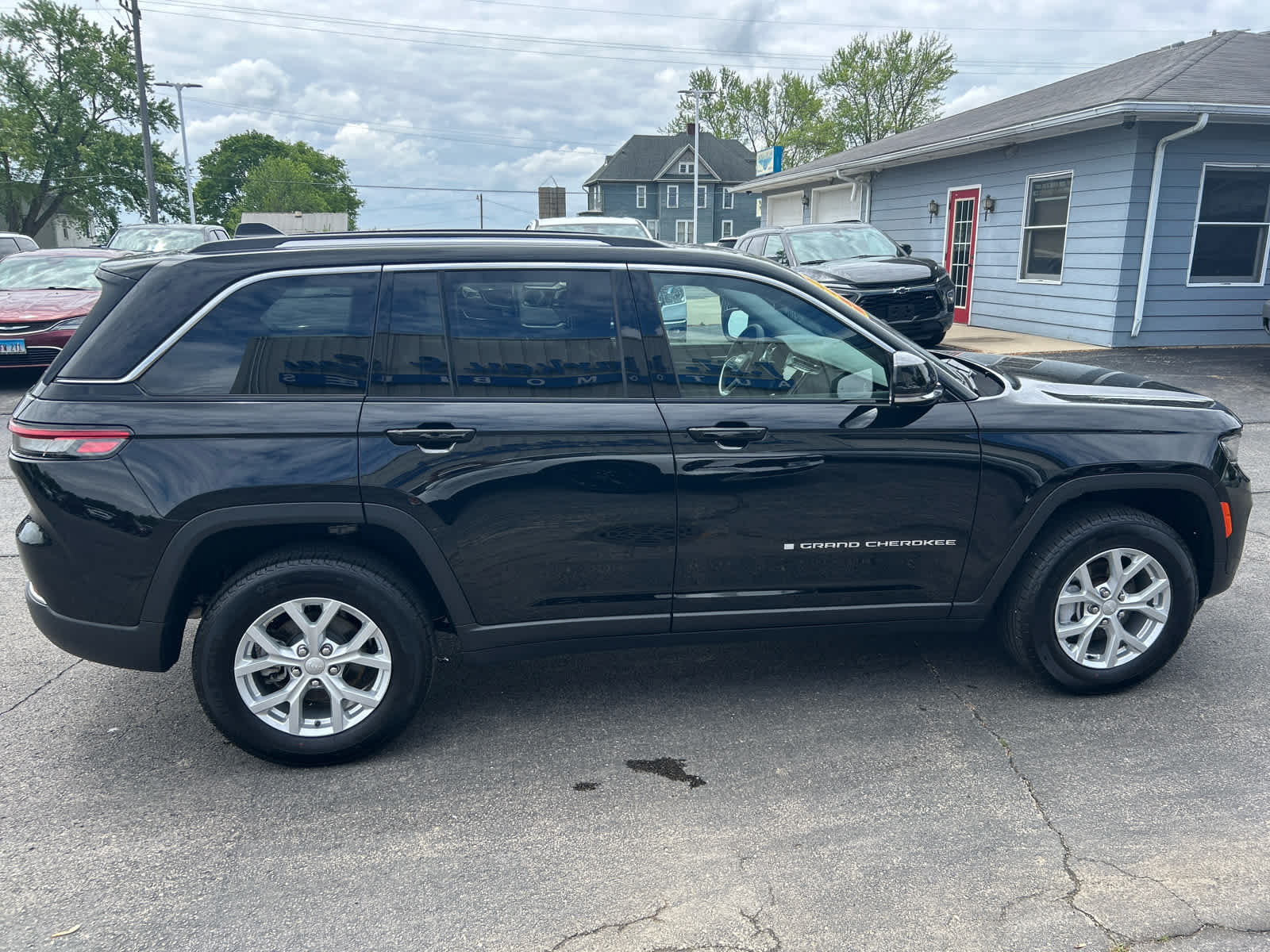 2023 Jeep Grand Cherokee Limited photo 2