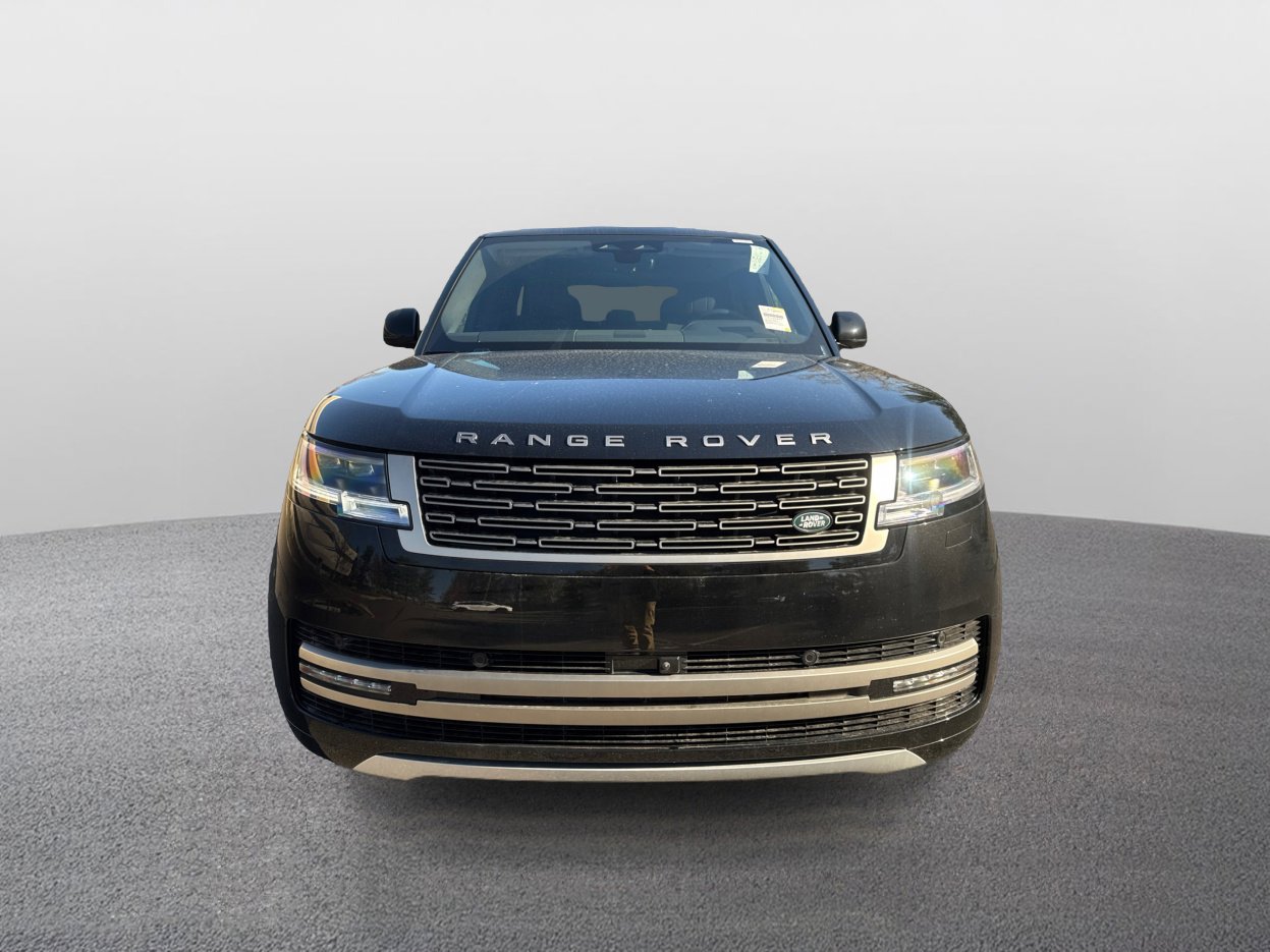 2025 Land Rover Range Rover SE photo 2