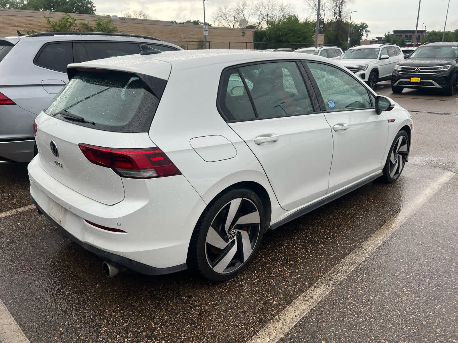 2022 Volkswagen Golf GTI SE photo 3