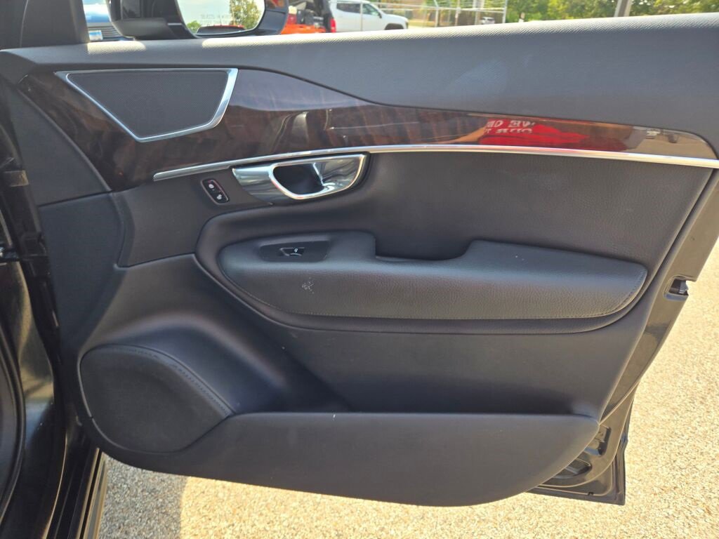 2017 Volvo XC90 Momentum photo 6
