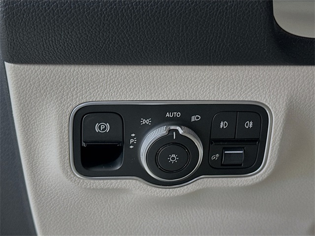 2025 Mercedes Benz GLB 250 photo 10