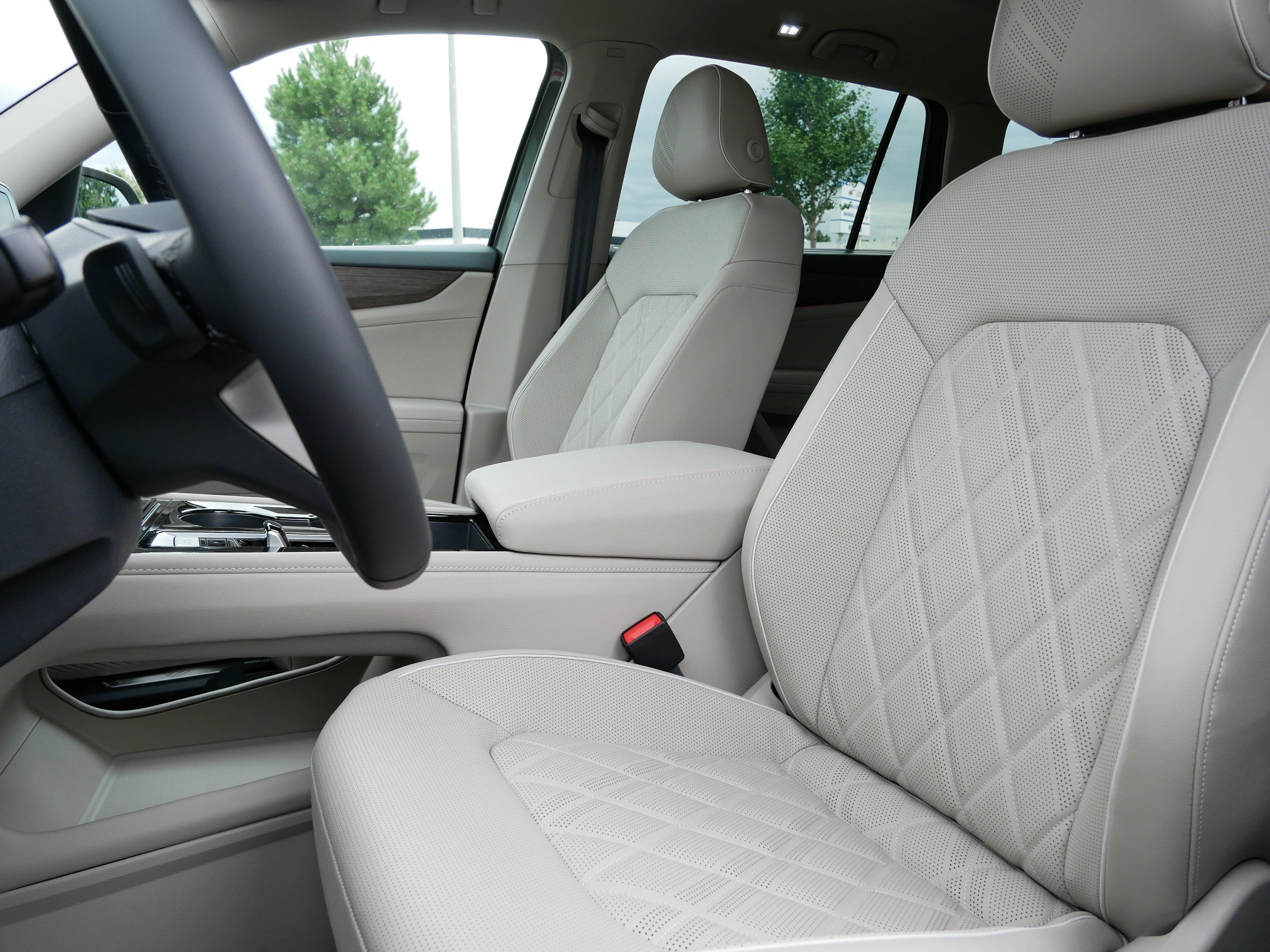 2025 Volkswagen Atlas SEL Premium R-Line photo 3