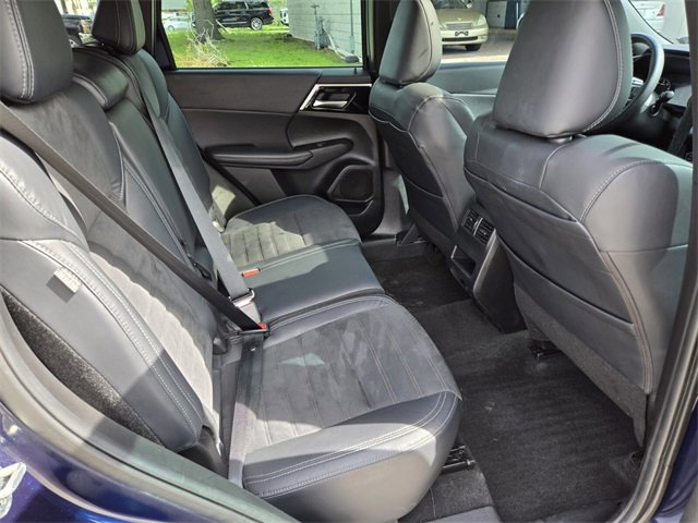 2022 Mitsubishi Outlander Black Edition photo 18