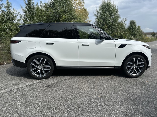 2023 Land Rover Range Rover Sport SE photo 4