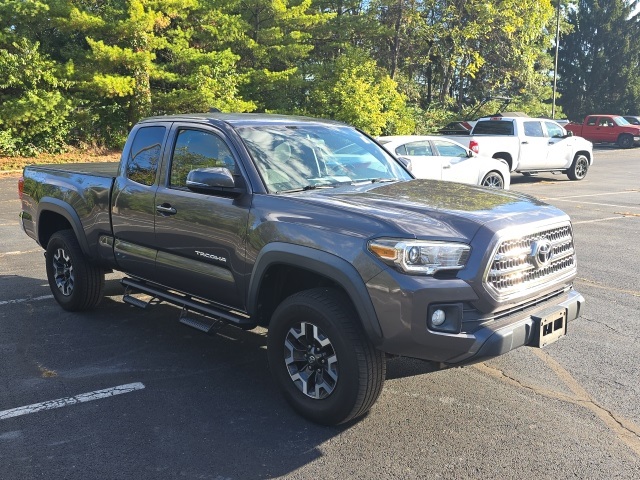 2017 Toyota Tacoma TRD Off-Road 4x4 Access Cab photo 2