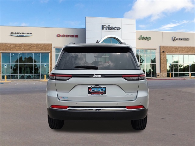 2025 Jeep Grand Cherokee Laredo Altitude photo 4