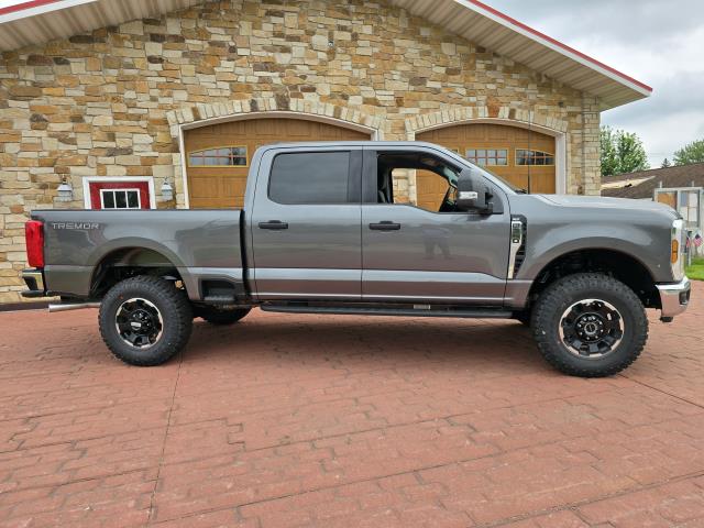 2025 Ford F-350 XLT photo 2