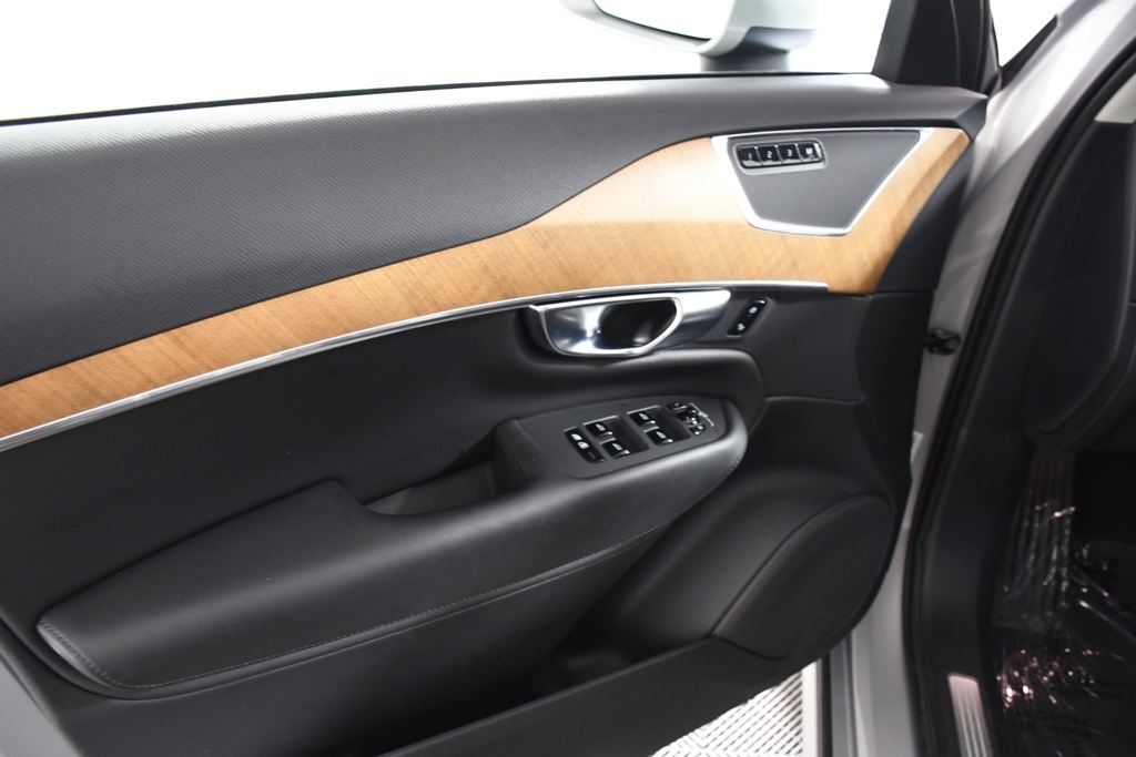 2024 Volvo XC90 B5 Plus photo 14