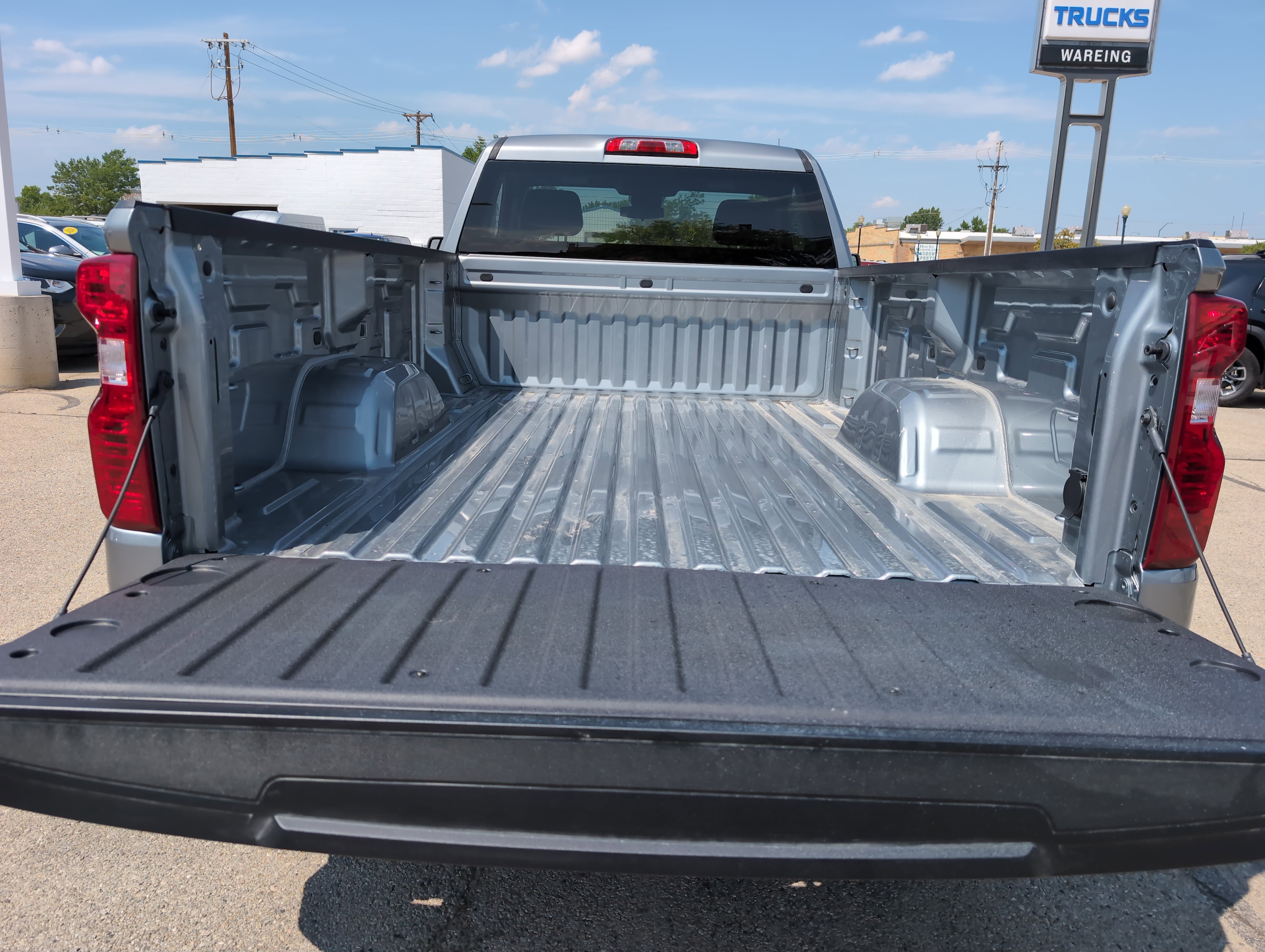 2025 Chevrolet Silverado 1500 photo 2
