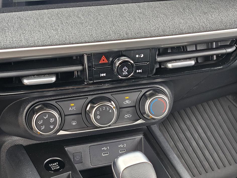 2025 Nissan Kicks SV photo 19