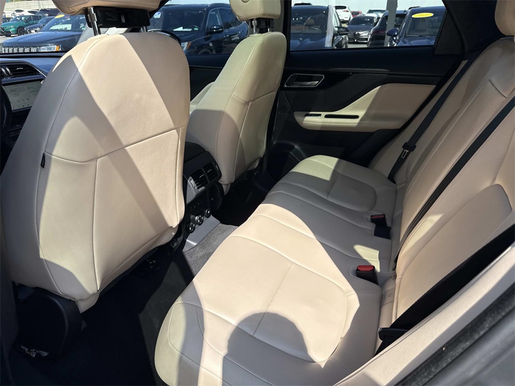 2020 Jaguar F-PACE Premium photo 17