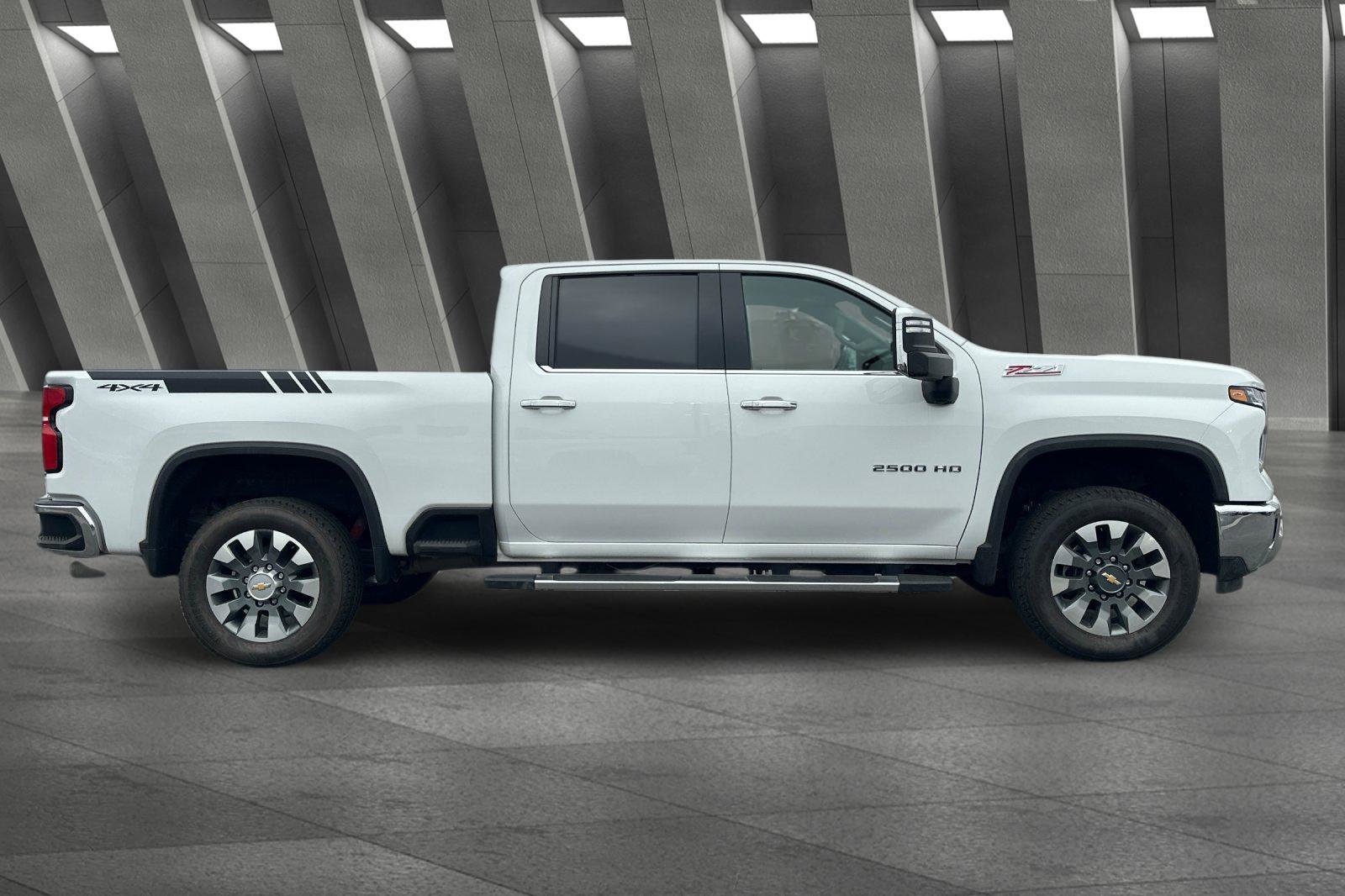 2024 Chevrolet Silverado 2500HD LTZ photo 3