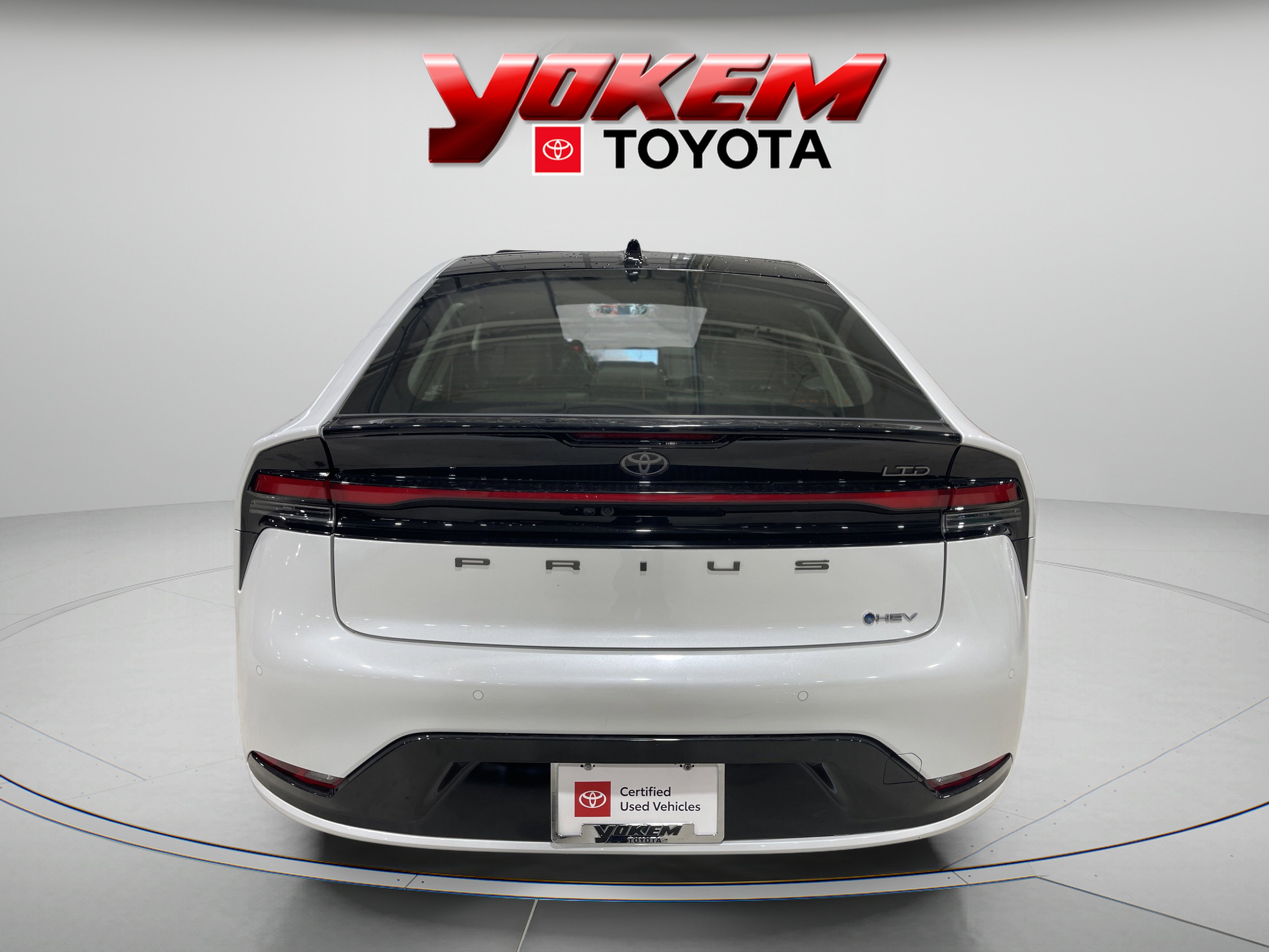 2024 Toyota Prius Limited photo 4