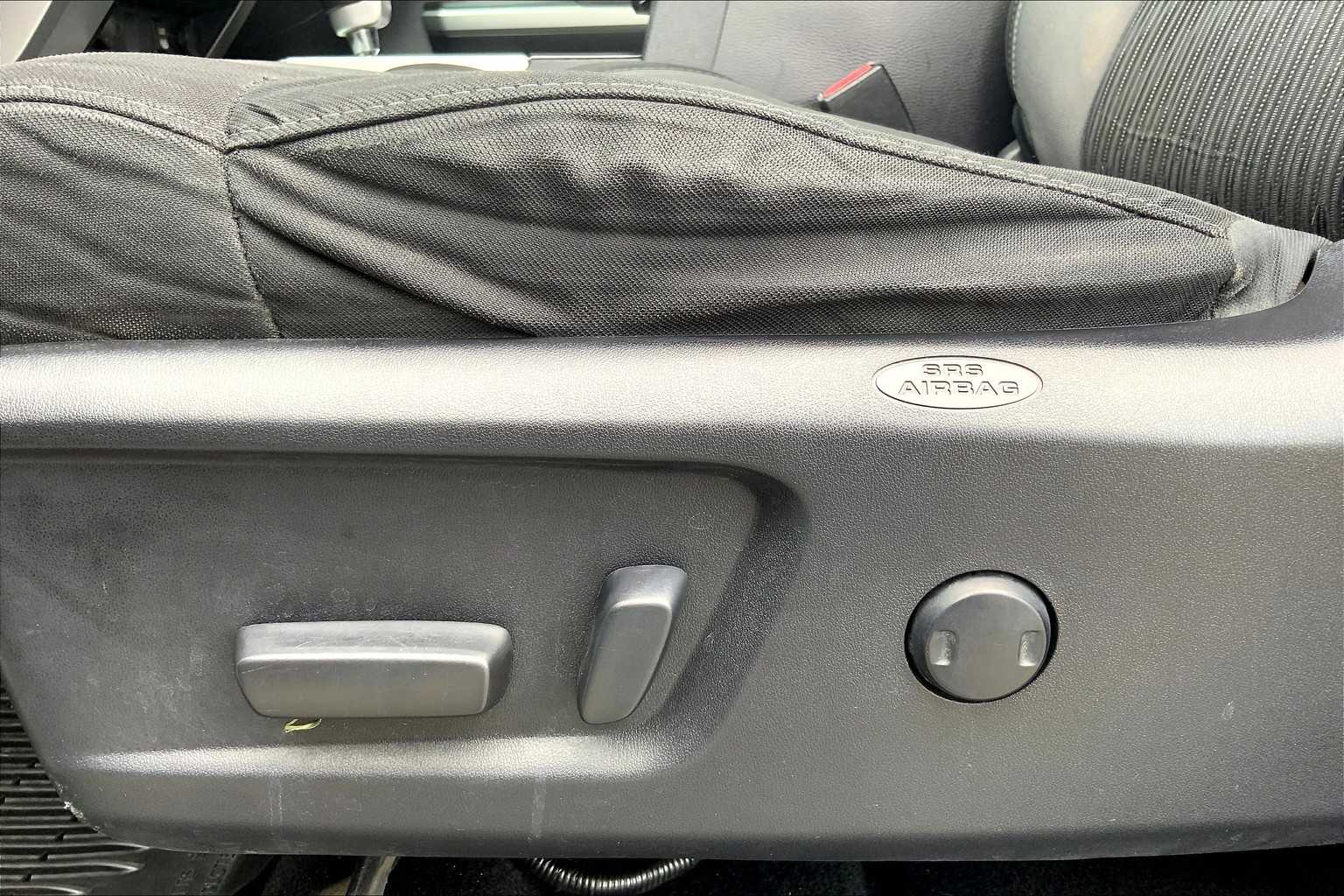 2017 Toyota Tundra SR5 photo 32