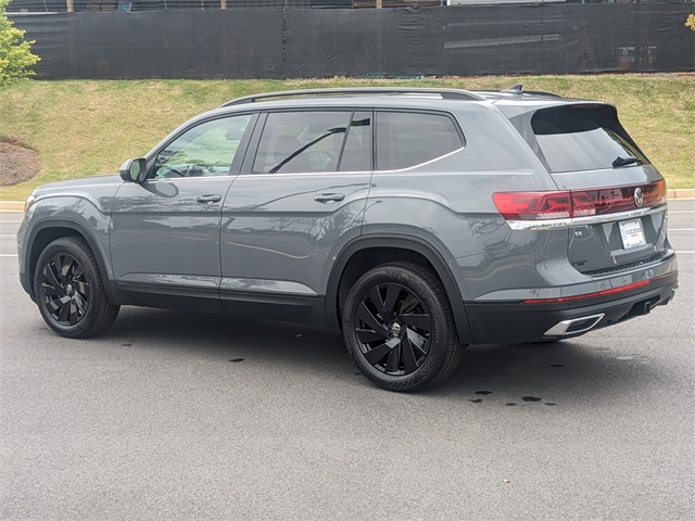 2025 Volkswagen Atlas SE Technology photo 3